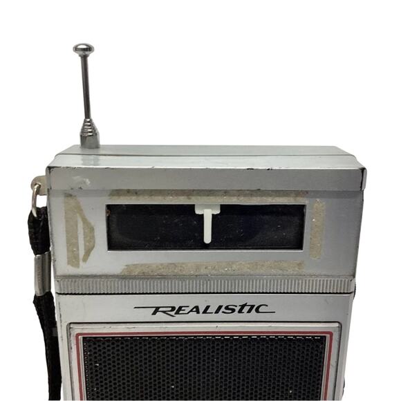 Vintage Radio Shack Realistic 12-719 AM/FM Portable Radio - Picture 2 of 6